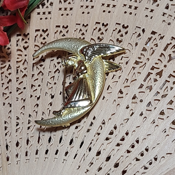 Gold Angel on Crescent Moon Brooch - Picture 8 of 10